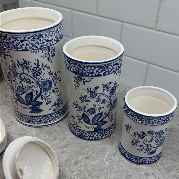 Vintage Blue & White ceramic Blue Onion pattern Canister Set 10.5, 9.5, 6.5 inch - Picture 6 of 9